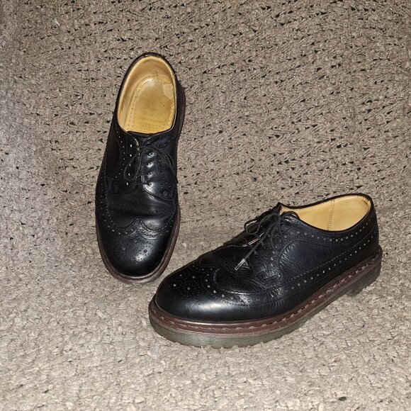 VINTAGE DR MARTENS-3989/59-Black Leather Brogues-Made in England-Sz 9 UK-EX - Picture 1 of 9
